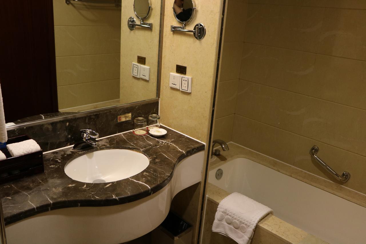 Rongjiang Hotel Jieyang Bagian luar foto