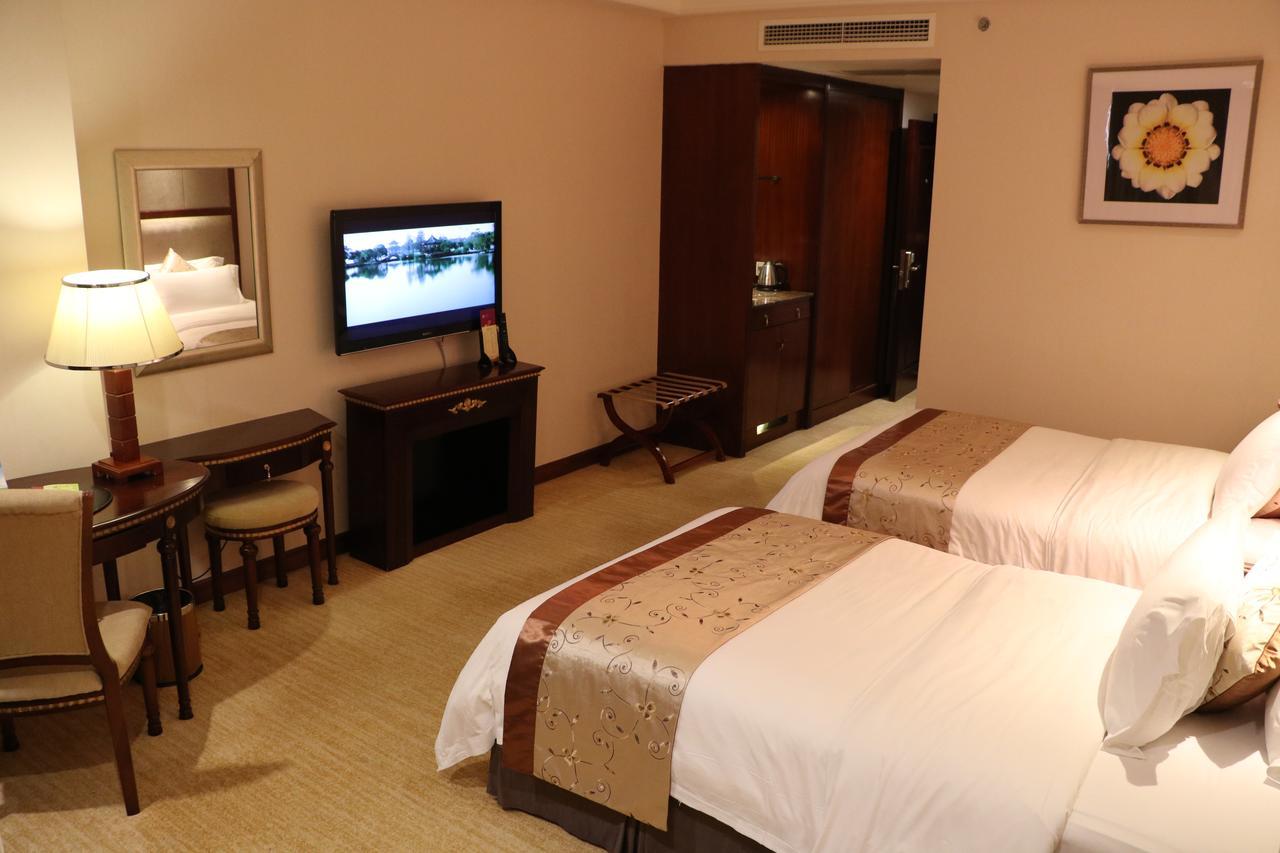 Rongjiang Hotel Jieyang Bagian luar foto