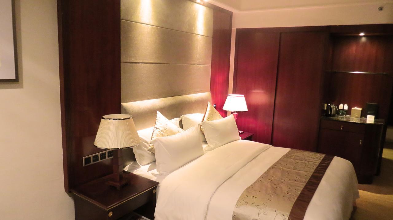 Rongjiang Hotel Jieyang Bagian luar foto